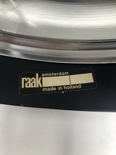null 
RAAK (Amsterdam)
Suspension en métal laqué noir et verre
H. : 42 cm (traces...