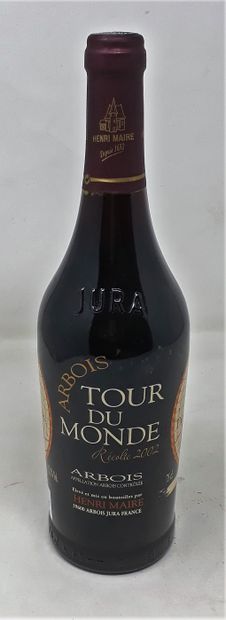 JURA 
Lot of two (2) bottles:





- One (1) bottle - Arbois white, 1998, Cave de...