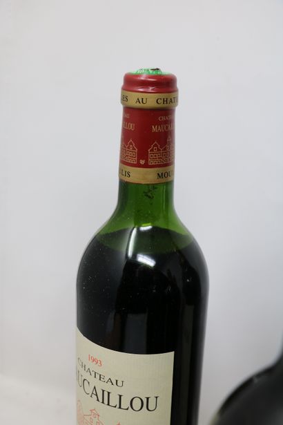 BORDEAUX Huit (8) bouteilles - Château Maucaillou, 1993, Moulis (1 x mi-épaule, 1...