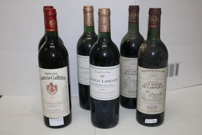 BORDEAUX Lot of six (6) bottles:

- Two (2) bottles - Château Les Tours de Laroque,...