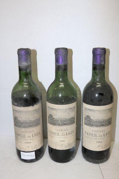 BORDEAUX Lot of five (5) bottles:

- Three (3) bottles - Château Paveil de Luze,...