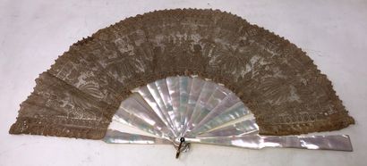 null 
Fan, the lace leaf embroidered with putti and birds in a luxuriant palm tree...