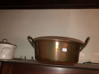 null Lot of various objects, including: 

- a copper basin

- a copper coffee pot

-...