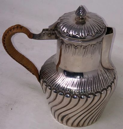 null Silver jug (950/°°) with twisted gadroons decoration, the handle clissé. 

Hallmark...