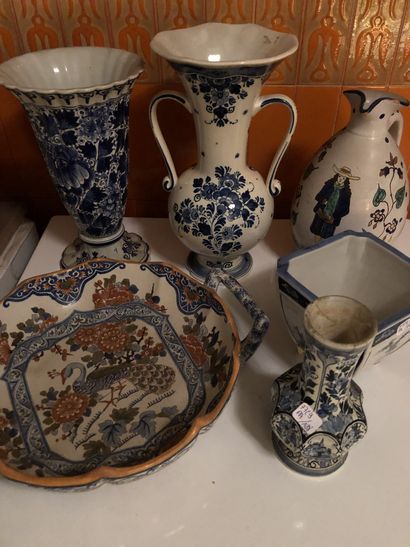 null Lot of ceramics, including:

- GIEN - an earthenware two-handled banquette with...