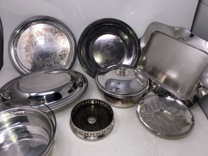 null Metal and silver plated lot, 20th century, including:

- saucer and stand (?)

-...