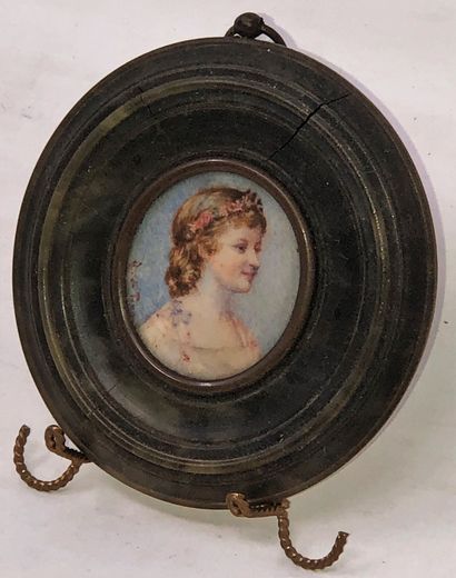 null Ecole du XVIIIe siècle

"Portrait de jeune femme à la couronne de fleurs"

Miniature...