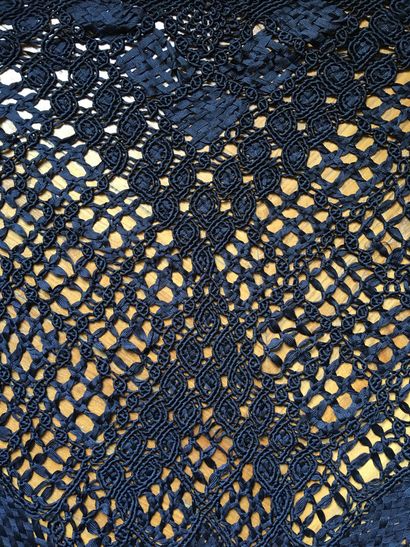 null Châle en coton noir à franges. 120 x 150 cm environ