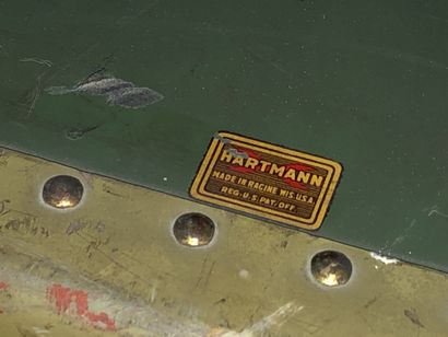 null Malle en métal à renforts Hartmann (étiquettes)

32 x 100 x 54 cm (salissures,...