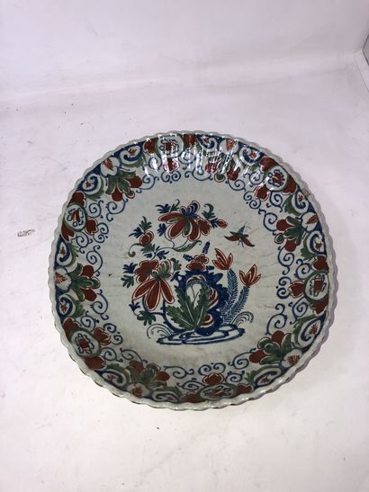 null DELFT - Oval earthenware dish with polychrome decoration of flowers called "Delft...