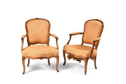 null Pair of cabriolet armchairs in natural wood and carved with flowers and foliage,...