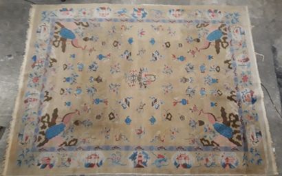 null Large woolen carpet, China, with beige background and peacock decoration in...
