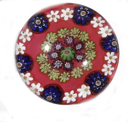 CLICHY 
CLICHY - Paperweight with opaque red background decorated with three concentric...