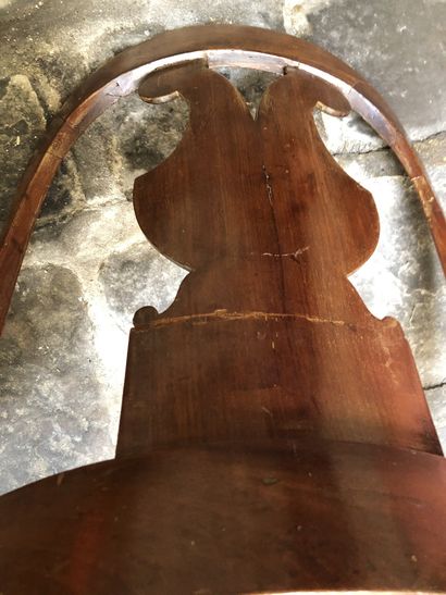 null Mahogany gondola chair with lyre back

Restoration style

(crack, restorati...