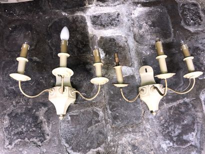 null Pair of cream lacquered sheet metal sconces with three arms of light

Directoire...