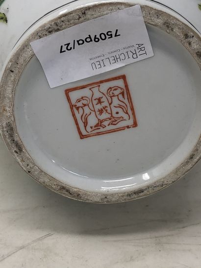null Porcelain vase with polychrome enamel decoration of lotus

China, second half...