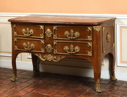 A straight chest of drawers with an arched front in amaranth veneer opening with...