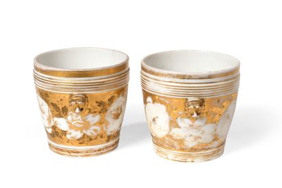 null PARIS - Two small white and gold porcelain planters

Louis-Philippe period

H.:...