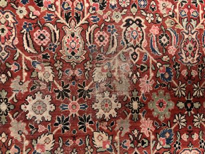 null Red carpet, Anatolia

20th century

392 x 302 cm (worn)