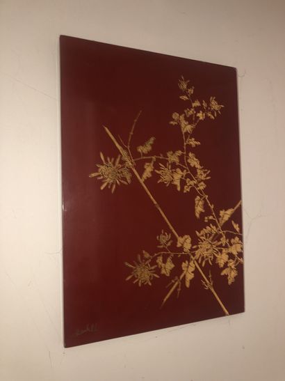 null Chinese modern school

Branch of chrysanthemums

Red lacquer panel with gold...
