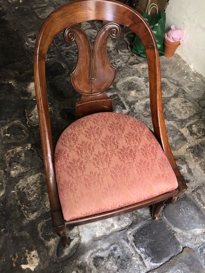 null Mahogany gondola chair with lyre back

Restoration style

(crack, restorati...