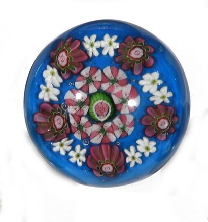 CLICHY 
CLICHY - Paperweight with concentric circles candies. Opaque turquoise background





Diameter...