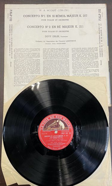 Devy ERLIH Un disque 33T - Devy Erlih/violon, label La voix de son maître

Amadeus...