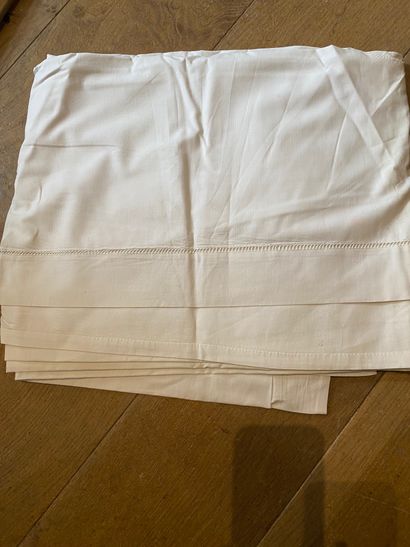 null Linen sheet, days, embroidered VK.

2,60 x 1,56 m
