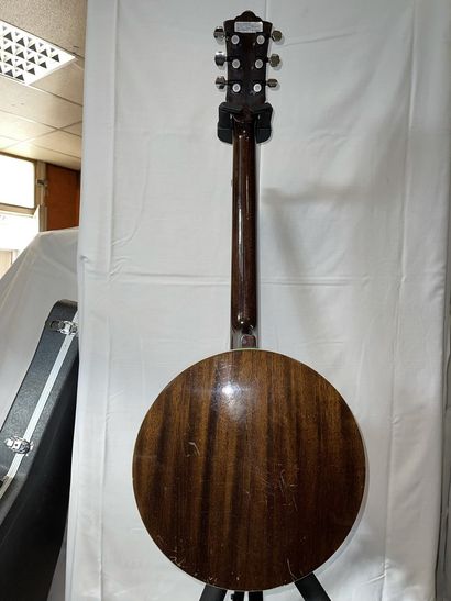 null BANJO six strings, EAGLE

(wear, bridge to be repositioned, varnish on the back...
