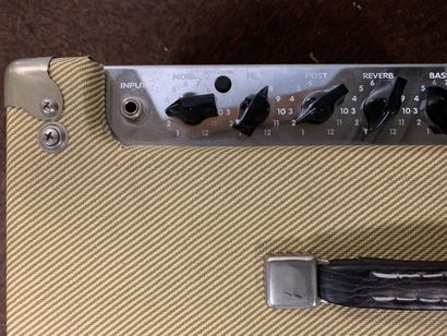 null COMBO GUITARE à lampes, PEAVEY CLASSIC 30

n°000BAM257338

(traces d'usure)