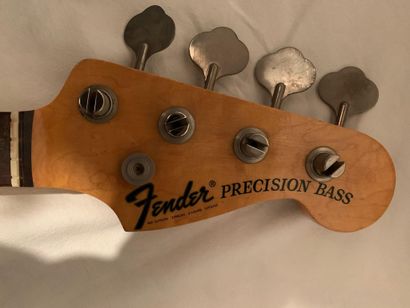 null 
MANCHE DE BASSE, FENDER Precision Bass, 5 sept 68

Fret less
