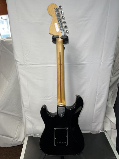 null 
ELECTRIC GUITAR, FENDER Stratocaster, 1979




Black, n° 978028




(traces...