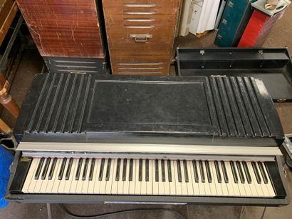 null PIANO ELECTRIQUE, RHODES MARK II STAGE, 73 notes, accord 442

n° 3473

(traces...