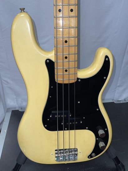 null 
ELECTRIC BASS GUITAR, FENDER PRECISION BASS, 1978




Cream, n° S889139




(traces...