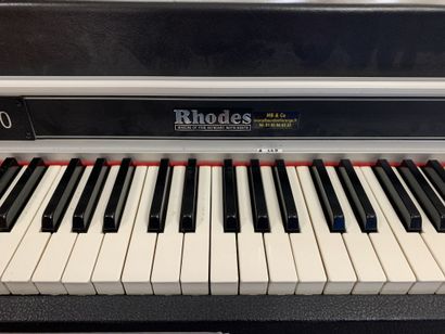 null PIANO ELECTRIQUE, RHODES MARK II STAGE, 73 notes, accord 442

n° 3080

(traces...