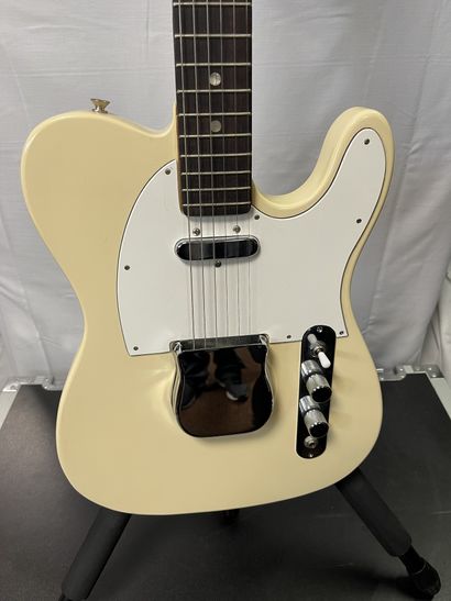 null ELECTRIC GUITAR, Telecaster type

Cream, made in Japan

Good condition