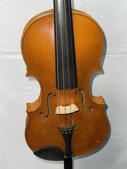 null VIOLON, STAINER

Bois vernis, étiquette: "Jacobus Stainer in Absam/Prope senipontum...