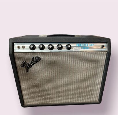 null COMBO GUITARE à lampes, FENDER PRINCETON EXPORT

n°A12580

(traces d'usure)