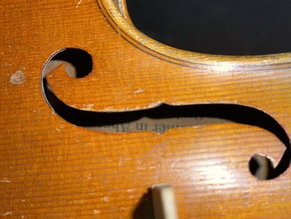 null VIOLON, STAINER

Bois vernis, étiquette: "Jacobus Stainer in Absam/Prope senipontum...