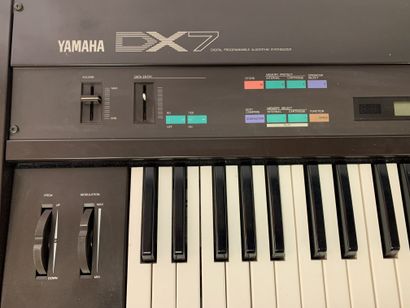 null SYNTHETISEUR, YAMAHA DX7

n° 50256

(traces d'usure, manque un bouton)