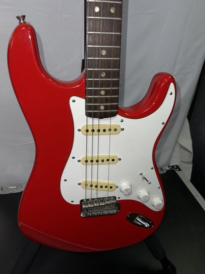 null 
GUITARE ELECTRIQUE, FENDER Stratocaster 

assemblage d'un manche Fender US,...