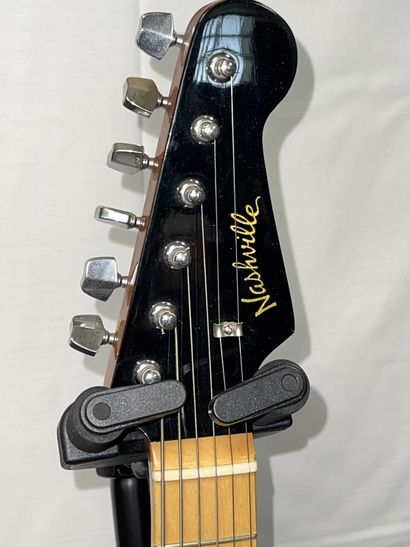 null GUITARE ELECTRIQUE pour enfant, copie Statocaster, portant la mention "Nashville"

Noire,...