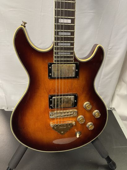 null ELECTRIC GUITAR, IBANEZ CN 200

Sunburst, n° D780948

(Traces of wear, small...