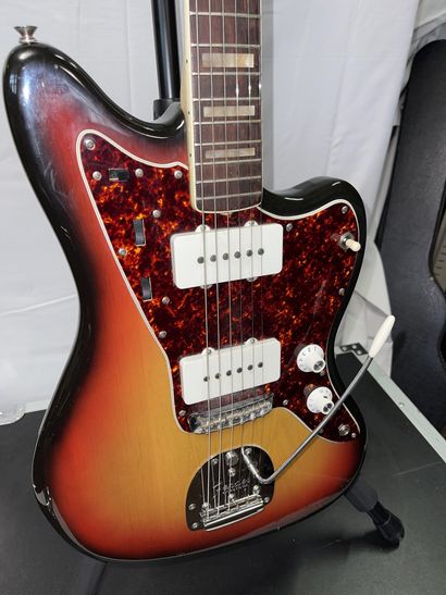 null ELECTRIC GUITAR, FENDER Jazz Master

Sunbrust, #305581

(traces of wear and...