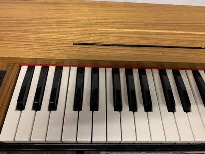 null PIANO ELECTRIQUE, HOHNER CLAVINET D6

n° 773709

(traces d'usure)