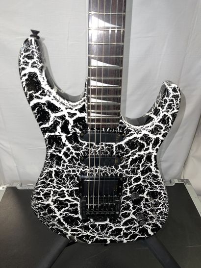 null ELECTRIC GUITAR, HOHMER ST METAL 5

Black and white animal print, # 8929949

Good...