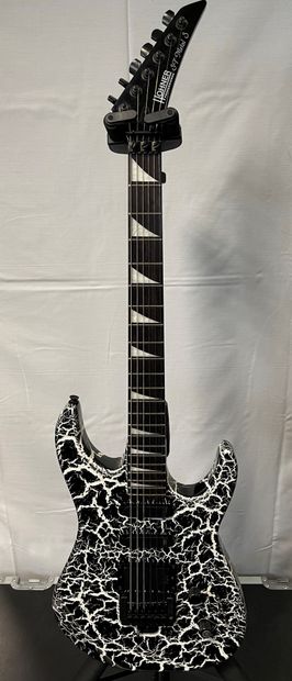 null ELECTRIC GUITAR, HOHMER ST METAL 5

Black and white animal print, # 8929949

Good...
