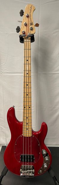 null GUITARE BASSE ELECTIQUE, MUSIC MAN String Ray

Rouge, made in USA

(traces d'usure)

Avec...