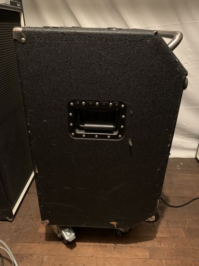 null BAFFLE, AMPEG HLF BASS

(traces d'usure)