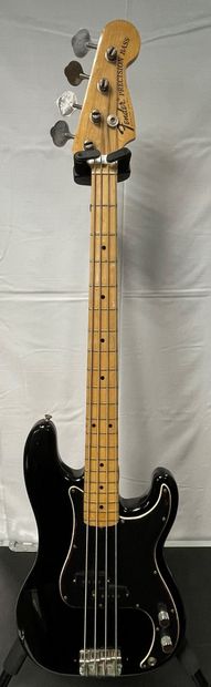 null 
ELECTRIC BASS GUITAR, FENDER PRECISION BASS 




Black, #374861




(significant...